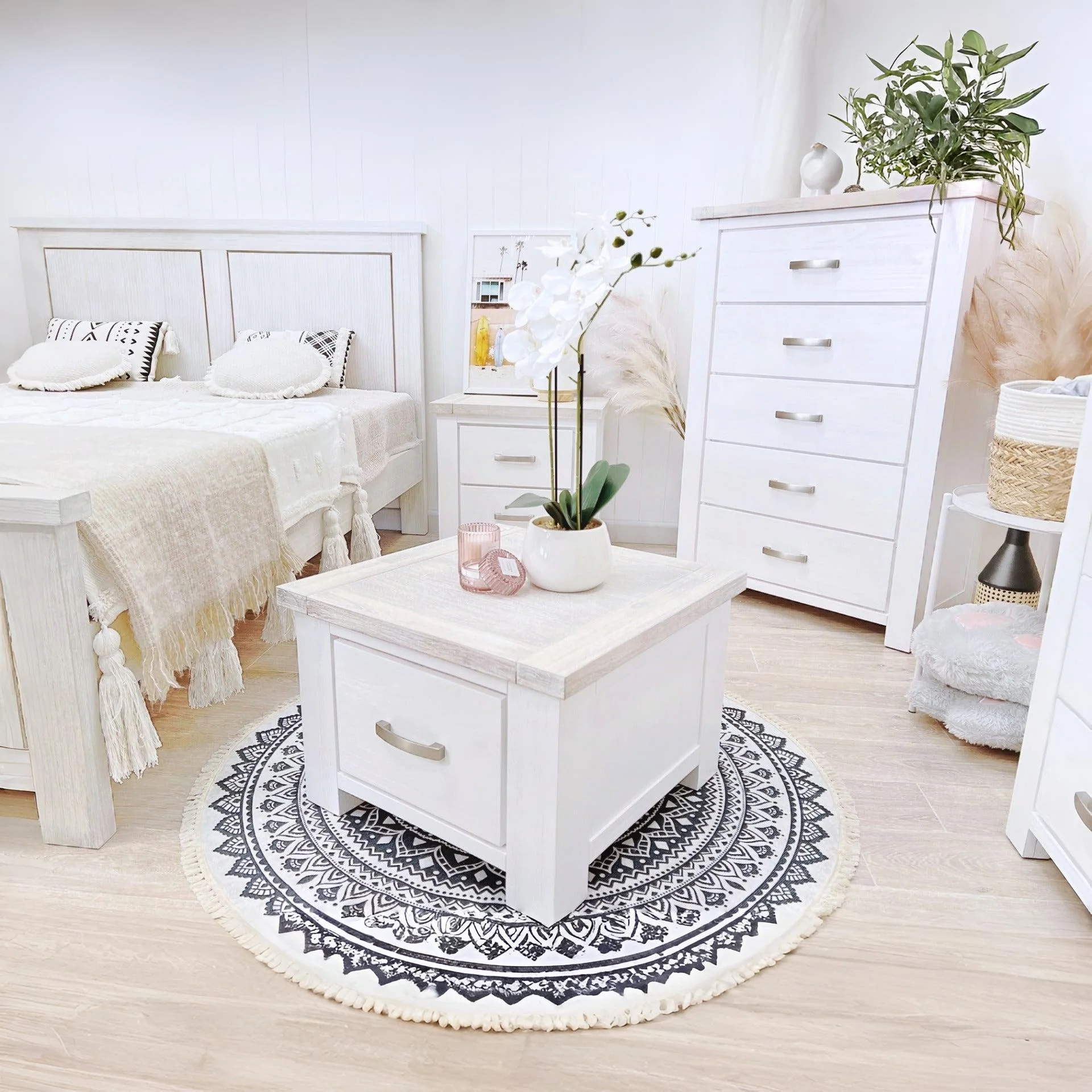 Aurora Solid Wood Lamp Table - White - Image 4