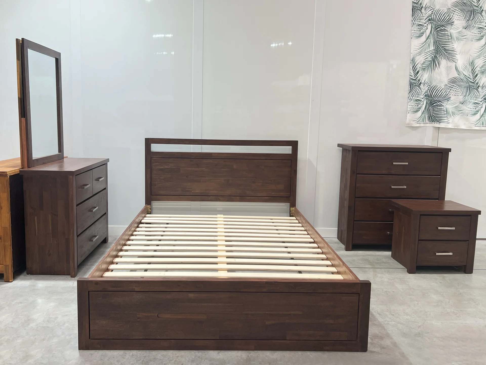 Hensley Solid Wood 4 Drawer Dresser with Mirror - Rain Oak - Image 5